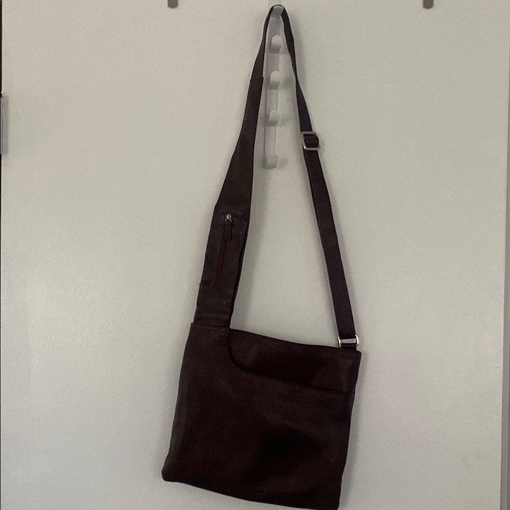 RADLEY LONDON Brown Leather Crossbody Bag with Elegant Hardware